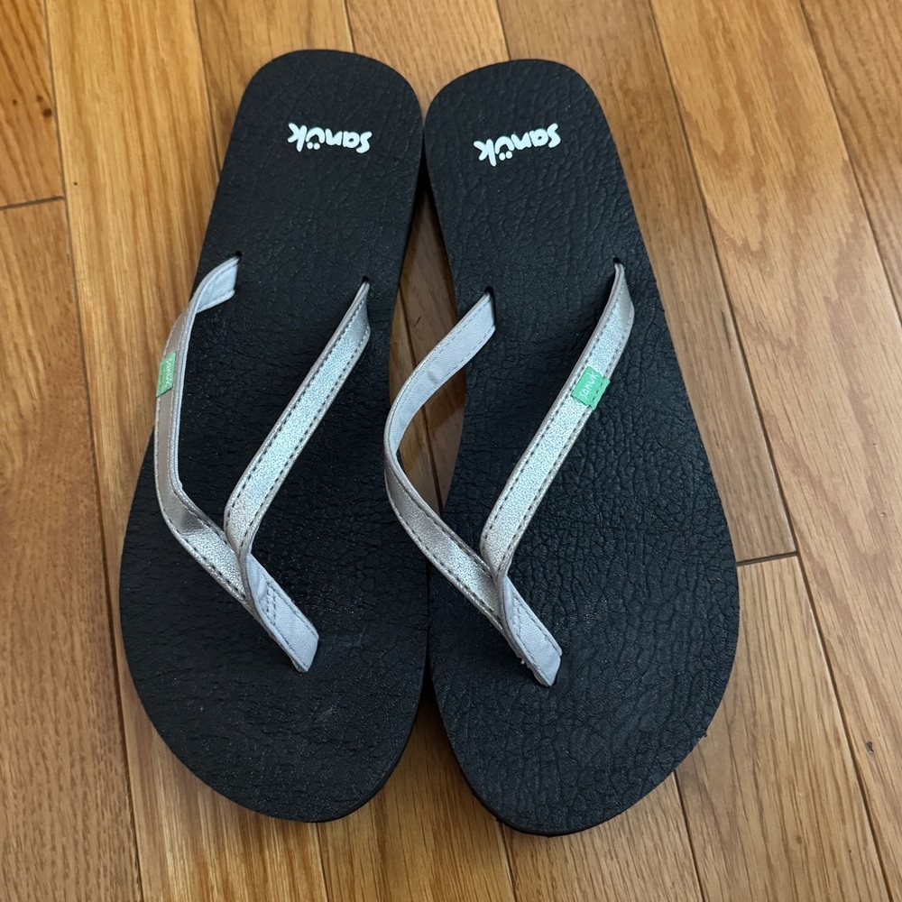 Sanuk Black and Silver Flip Flops